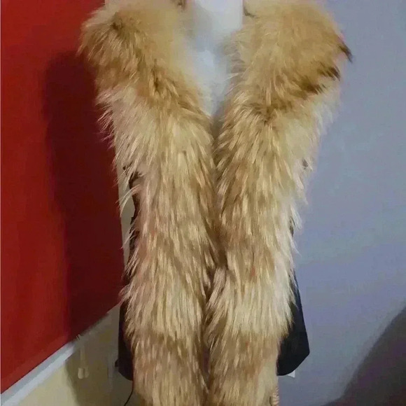 Leather vest with racoon collar - Picture 3 of 17